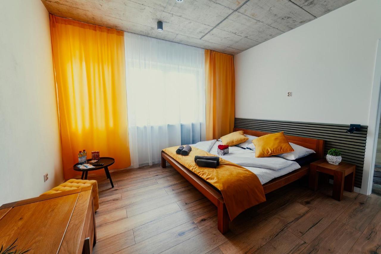 Bird House Hotel Prešov Buitenkant foto