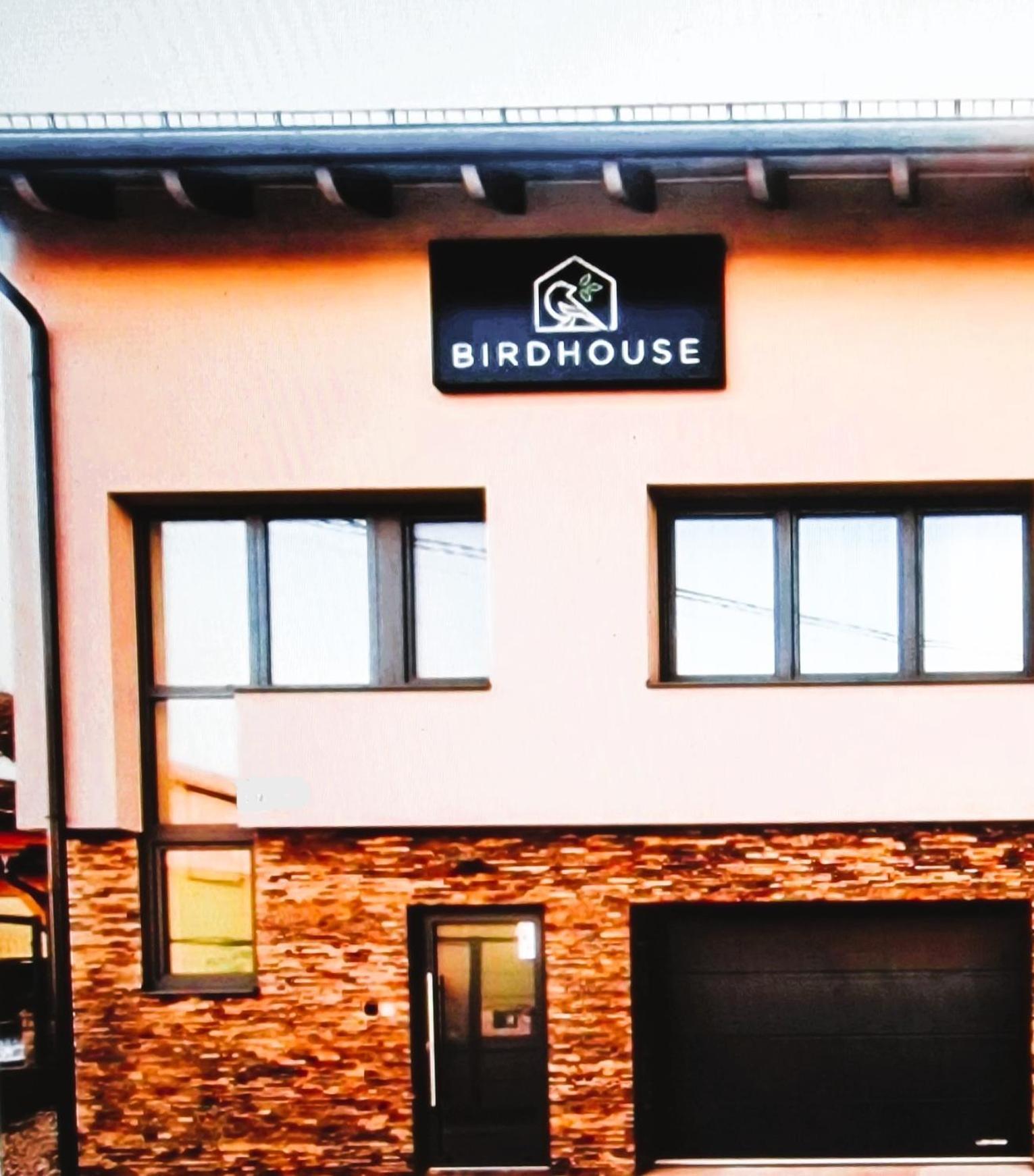 Bird House Hotel Prešov Buitenkant foto